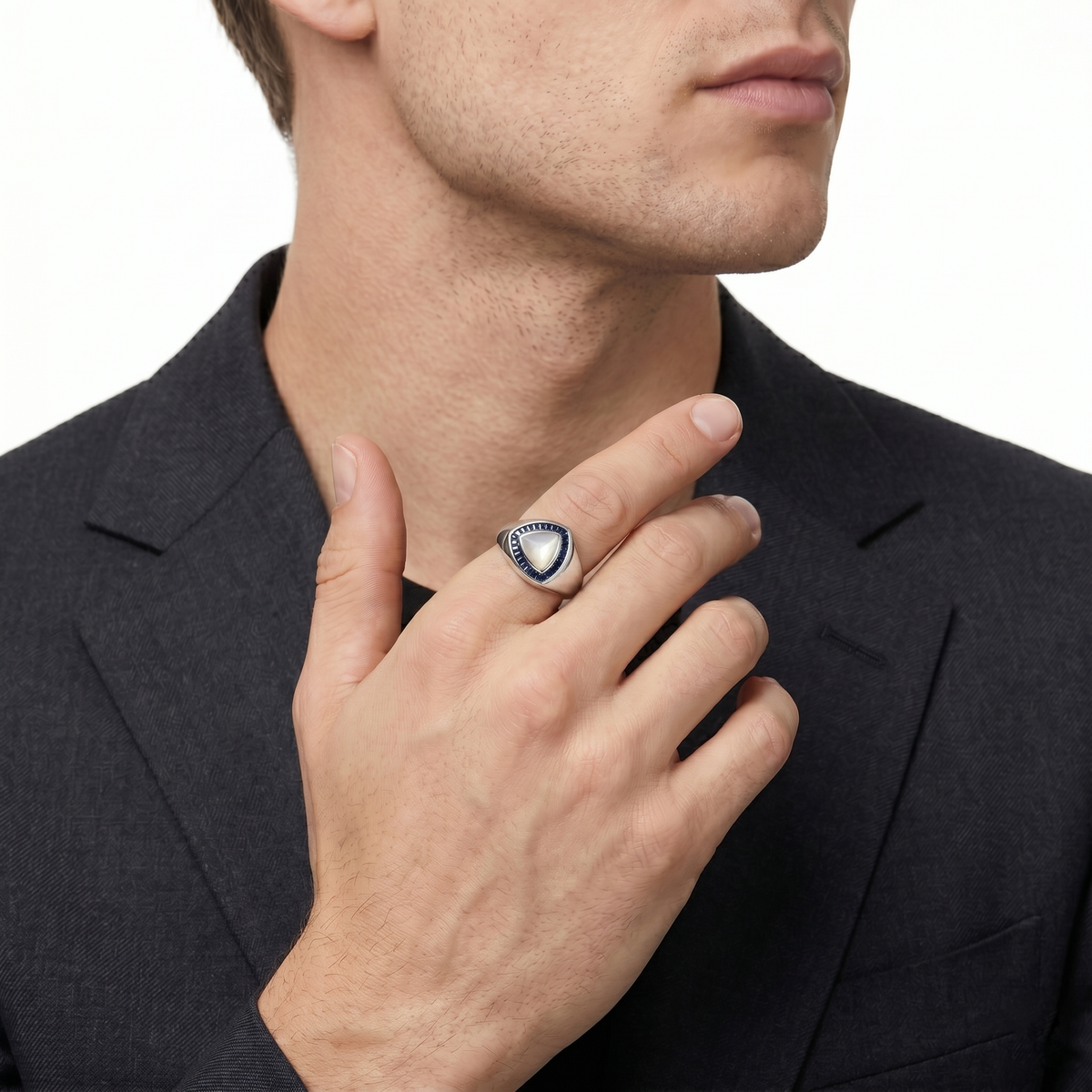 18KT White Gold  Pinetada Martensi / Sapphire Ring