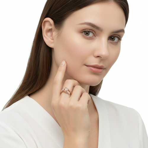 18KT rose gold steed ring on model, RH7789_001